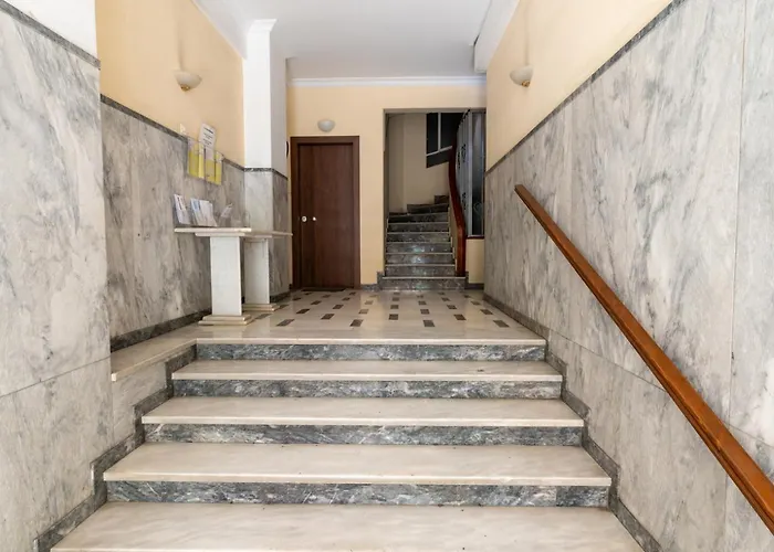Entire Apt, 2 Bdrm, City Center
