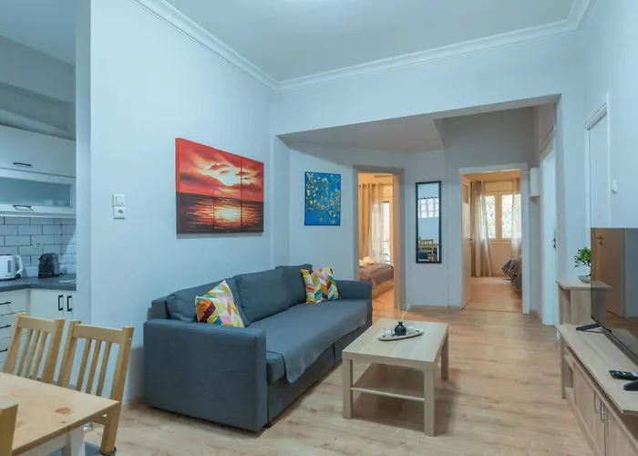 Entire Apt, 2 Bdrm, City Center