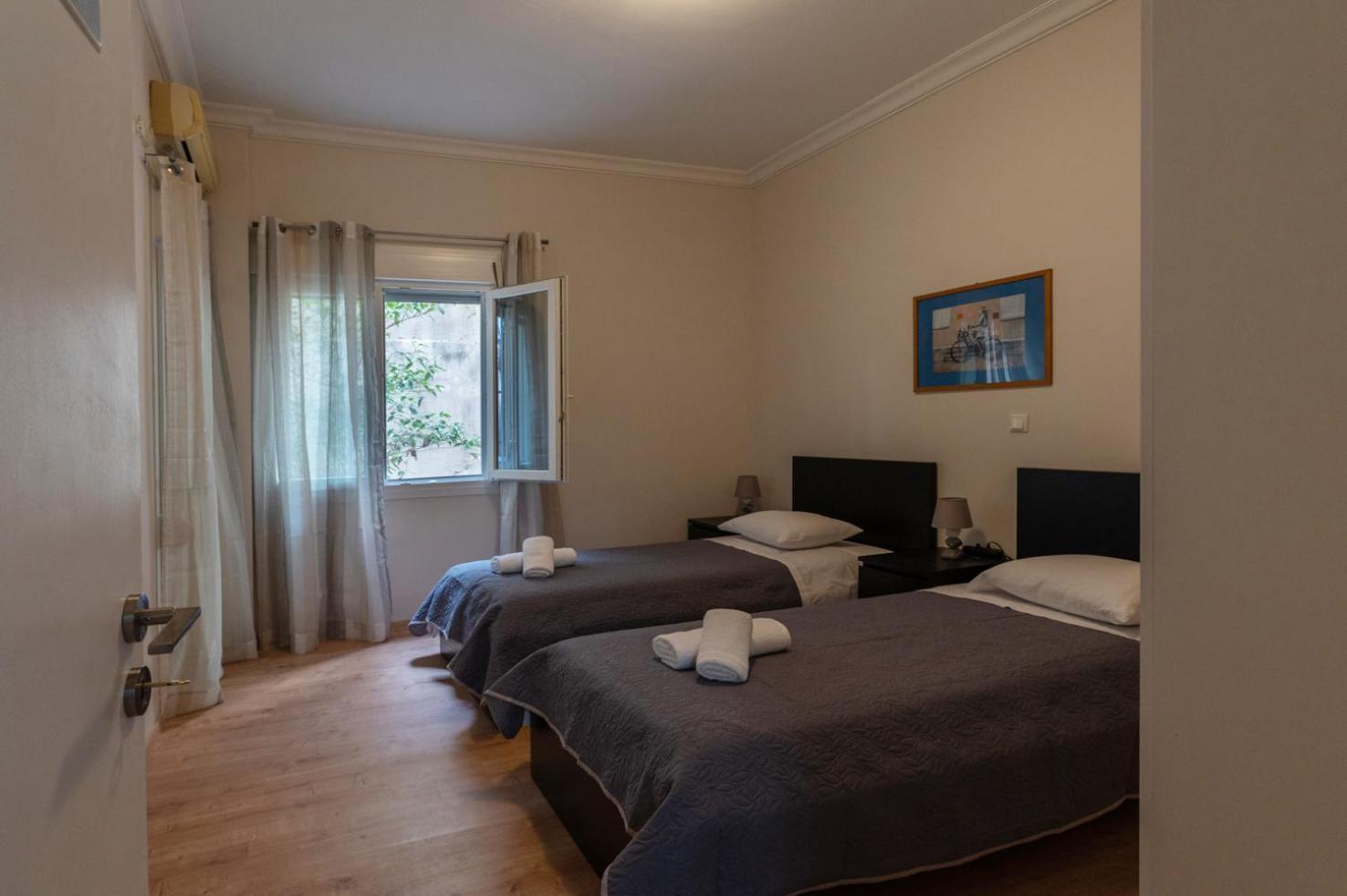 Entire Apt, 2 Bdrm, Center *