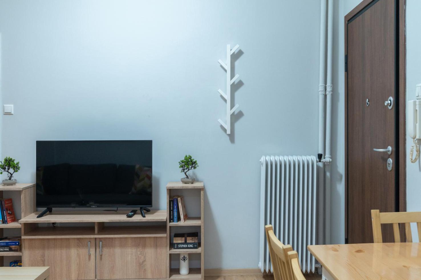 Entire Apt, 2 Bdrm, Center * Atena