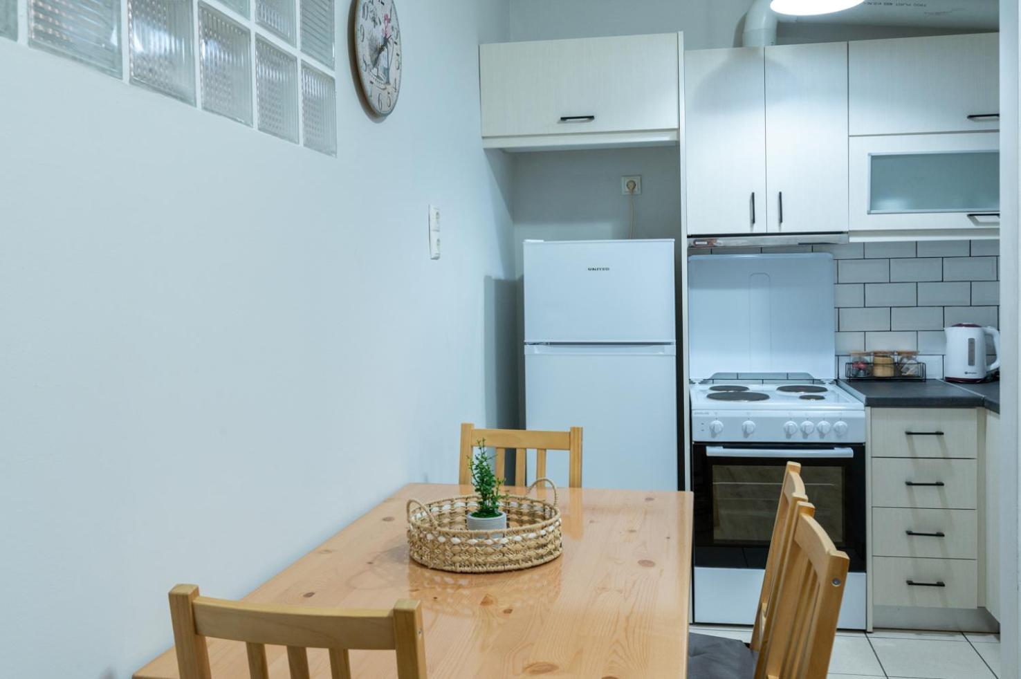 Apartment Entire Apt, 2 Bdrm, Center *