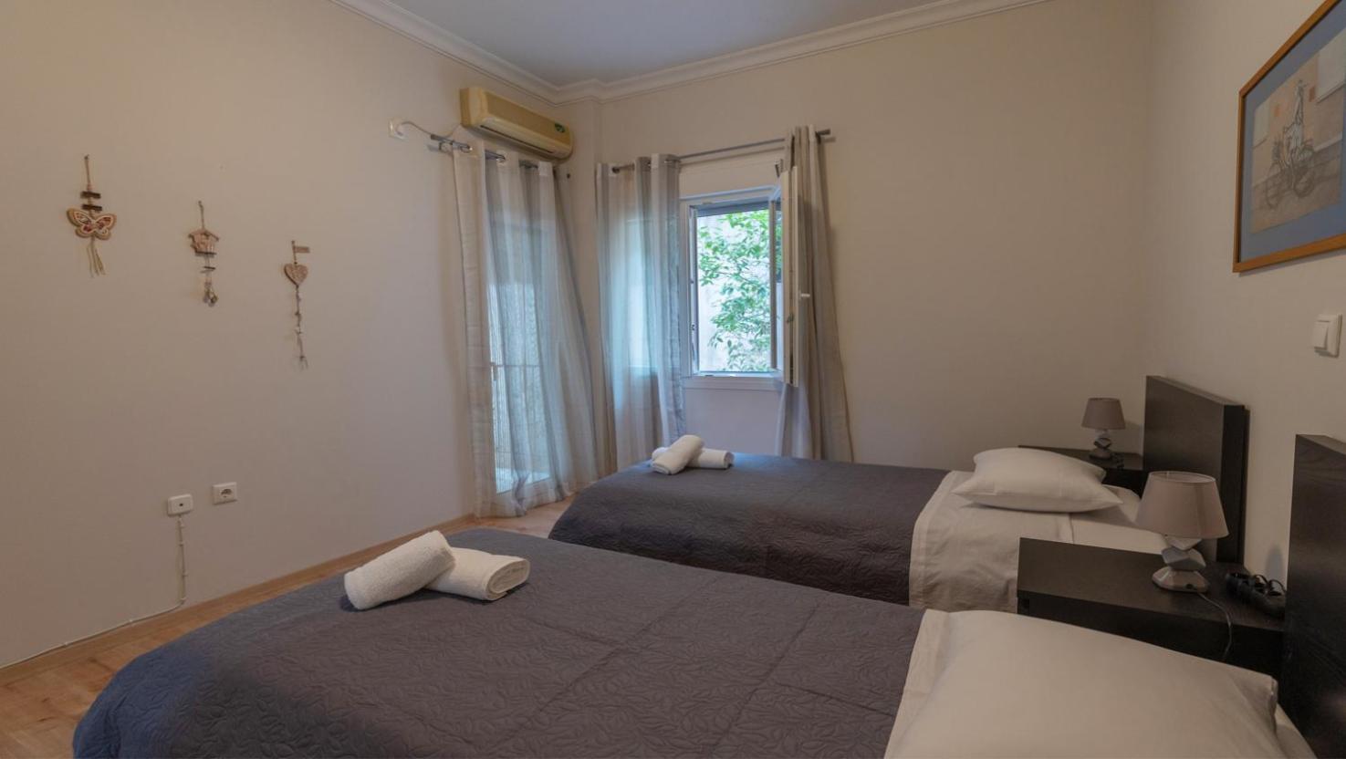 Entire Apt, 2 Bdrm, Center *