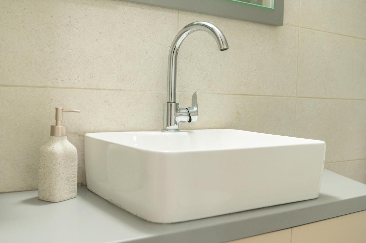 Entire Apt, 2 Bdrm, Center * Atena