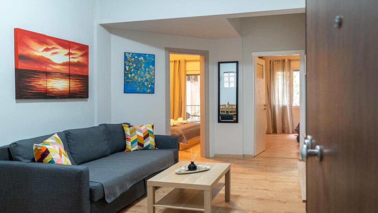 Entire Apt, 2 Bdrm, Center *