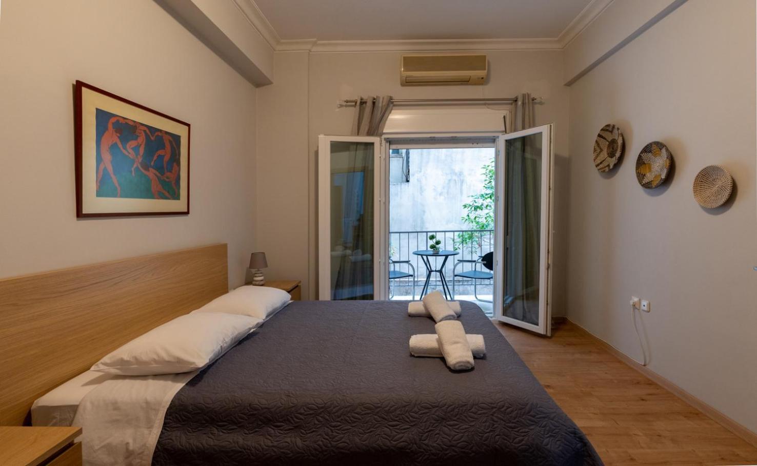 Entire Apt, 2 Bdrm, Center * Athens