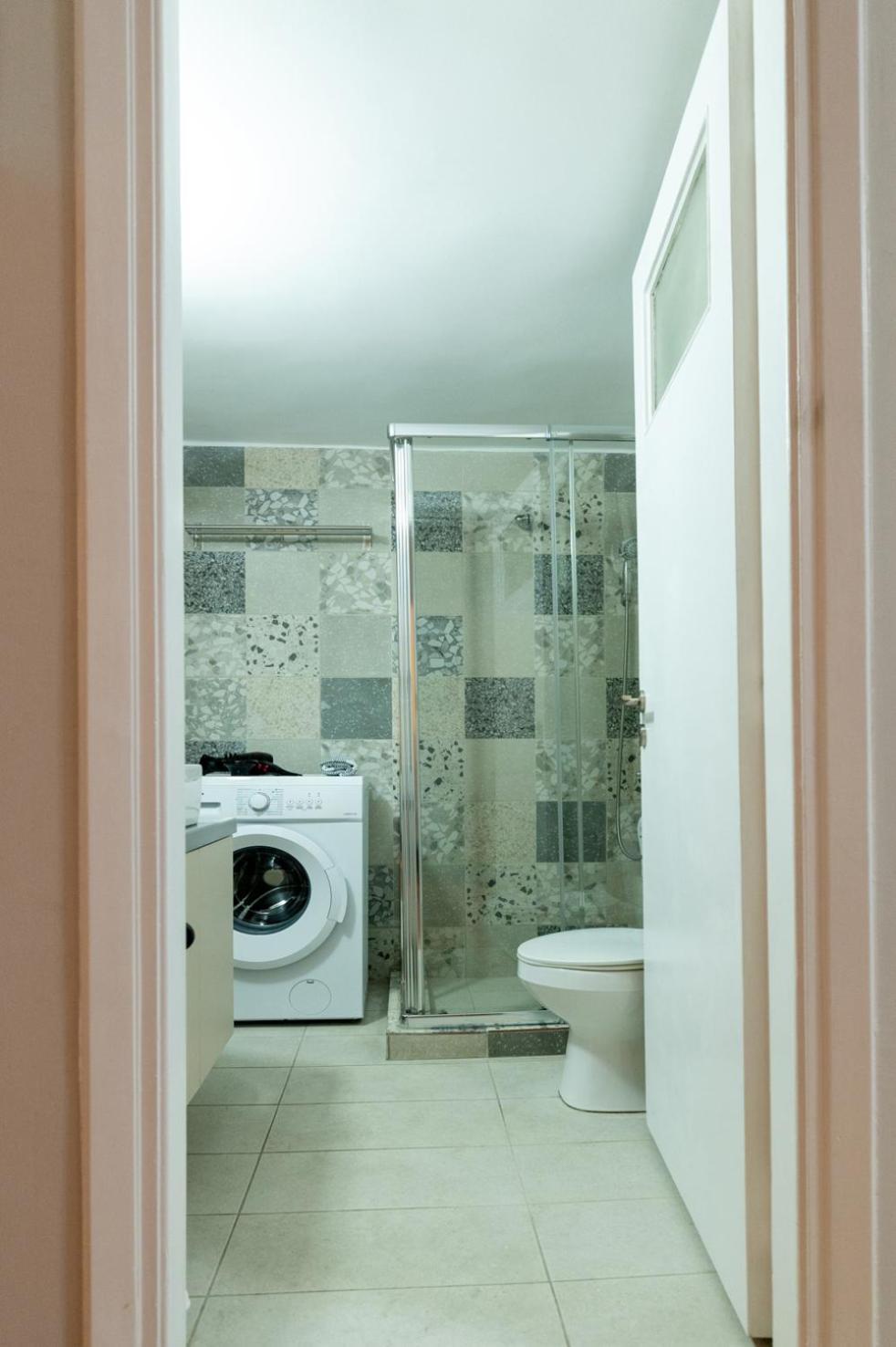 Entire Apt, 2 Bdrm, Center