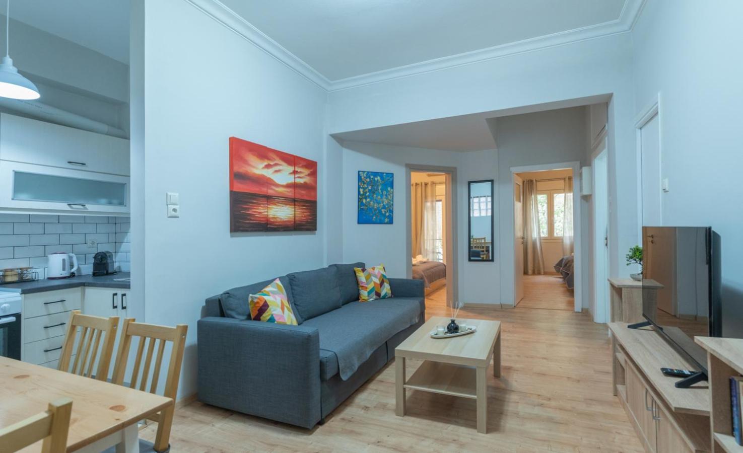 Apartment Entire Apt, 2 Bdrm, Center *